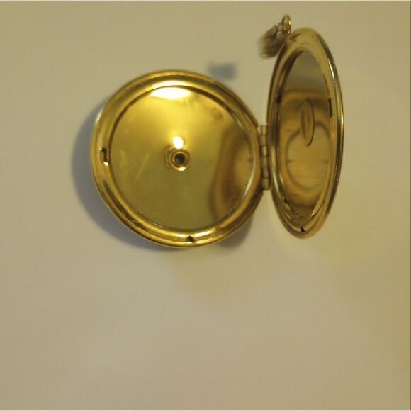 Vintage Victorian lady in blue locket - Picture 3 of 6